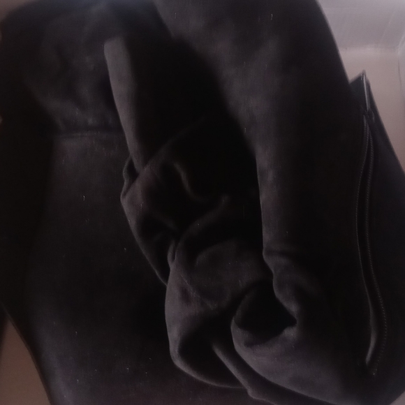 Heels - Picture 3 of 4